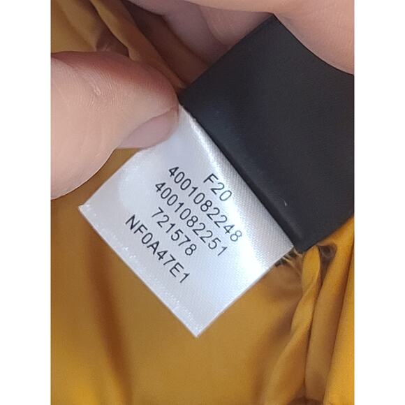 The North Face Aconcagua 550 Fill Quilted Vest Small Gold Yellow EUC NF0A47E1 - Picture 6 of 6